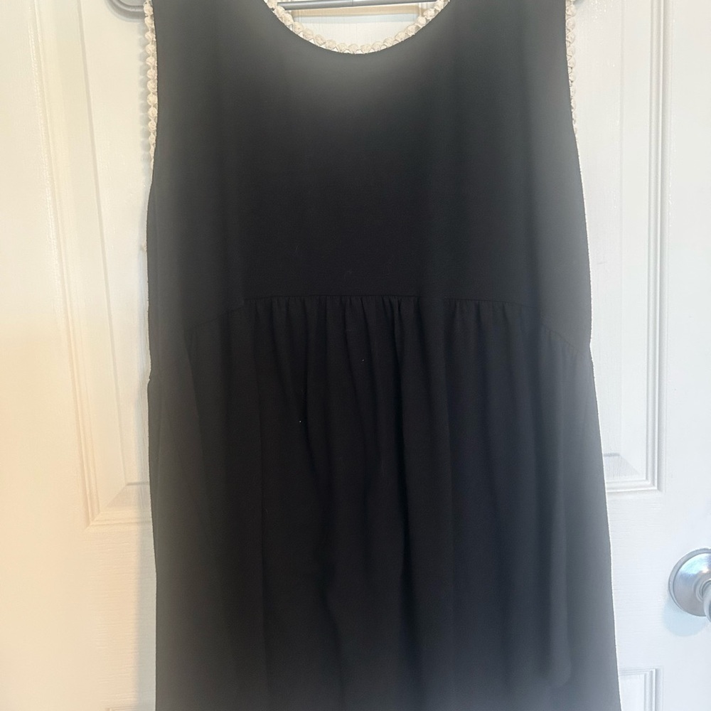Zenana Outfitters Black Sleeveless Tunic with Cream Trim - Picture 2 of 4